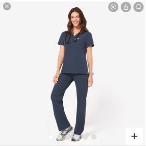 Dark Harbor Catarina Scrub Top Small